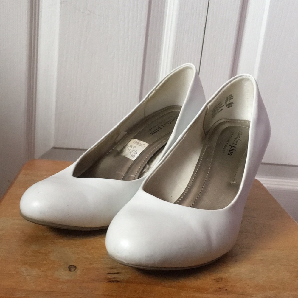 White comfort plus pumps size 8.5